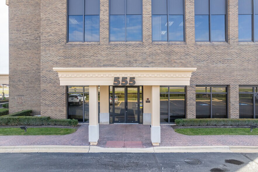 More Photos Of 555 E Butterfield Rd, Lombard Office For Lease