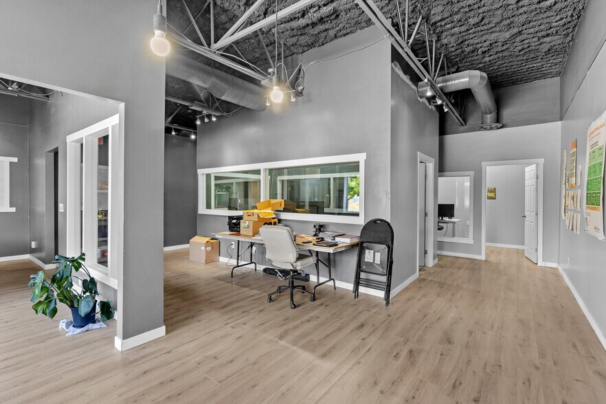 More Photos Of 215 Neave Rd, Kelowna Office For Sale