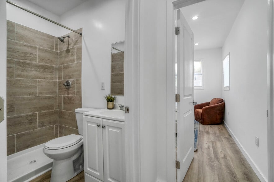 More Photos Of 5107 Crenshaw Blvd, Los Angeles Apartments For Sale