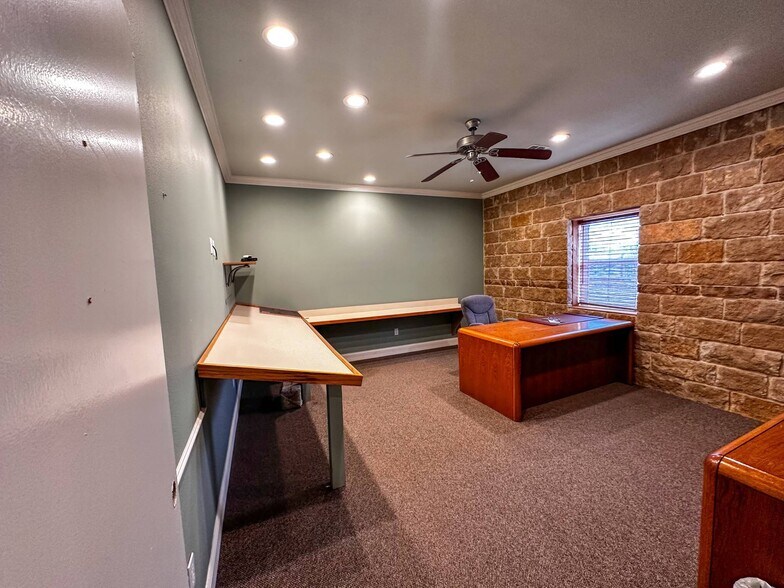 More Photos Of 5677 TX-276, Royse City Office For Lease