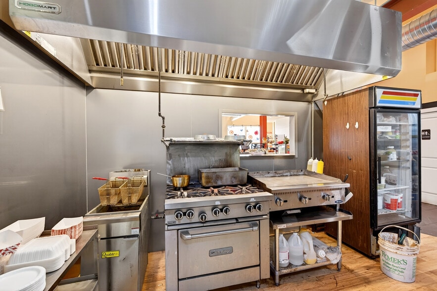 More Photos Of 33 Elm St, East Aurora Restaurant For Sale