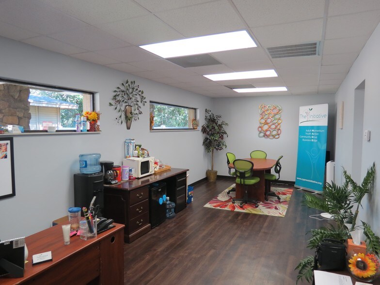 More Photos Of 911-917 S Parsons Ave, Brandon Office For Lease