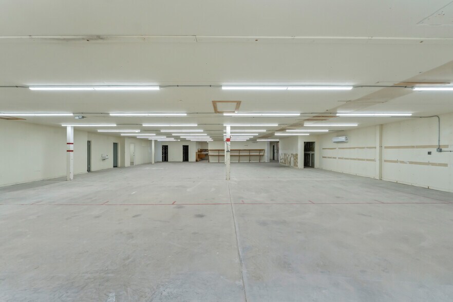 More Photos Of 703 N 7th St, Chewelah Manufacturing For Lease