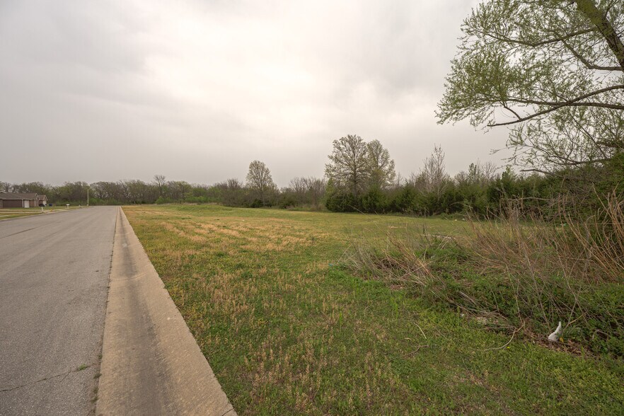 More Photos Of 205 E John, Coffeyville Land For Sale