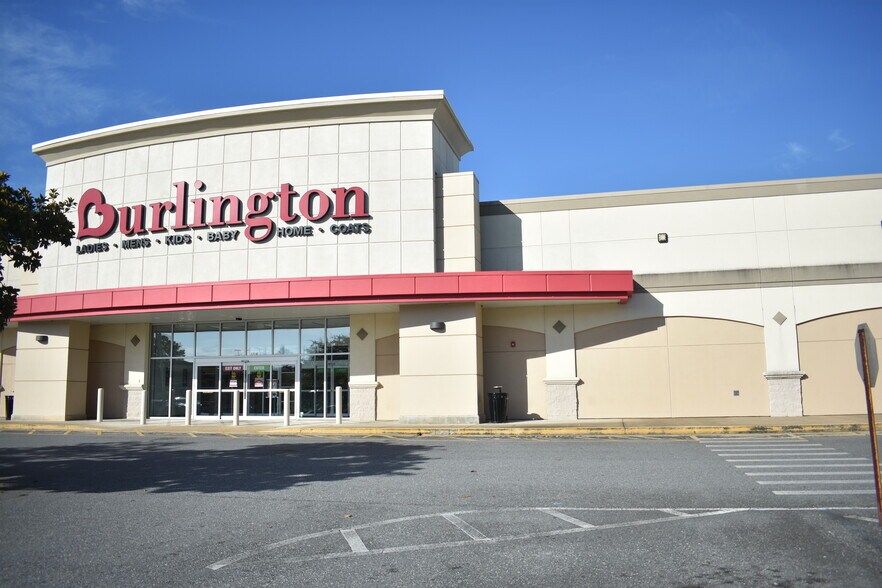 More Photos Of 1665-1701 Apalachee Pky, Tallahassee Unknown For Lease