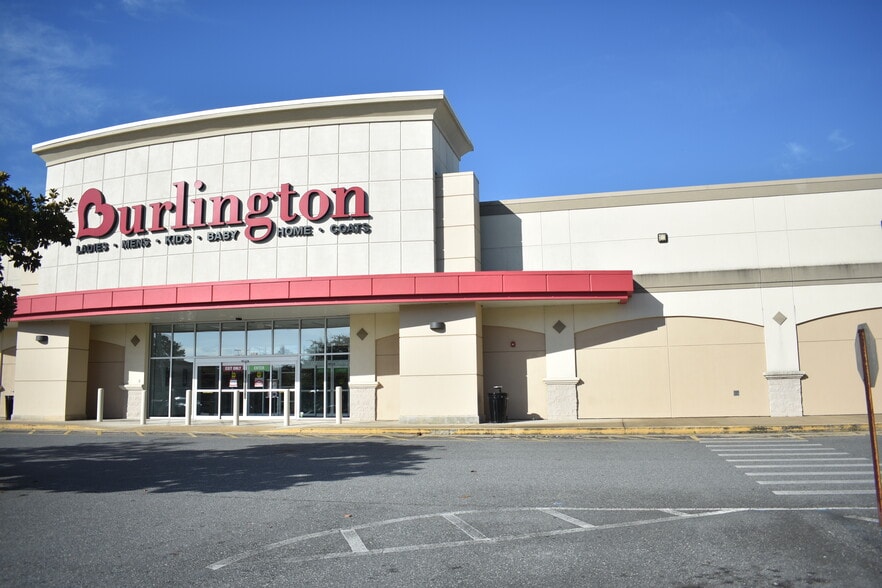 More Photos Of 1665-1701 Apalachee Pky, Tallahassee Unknown For Lease