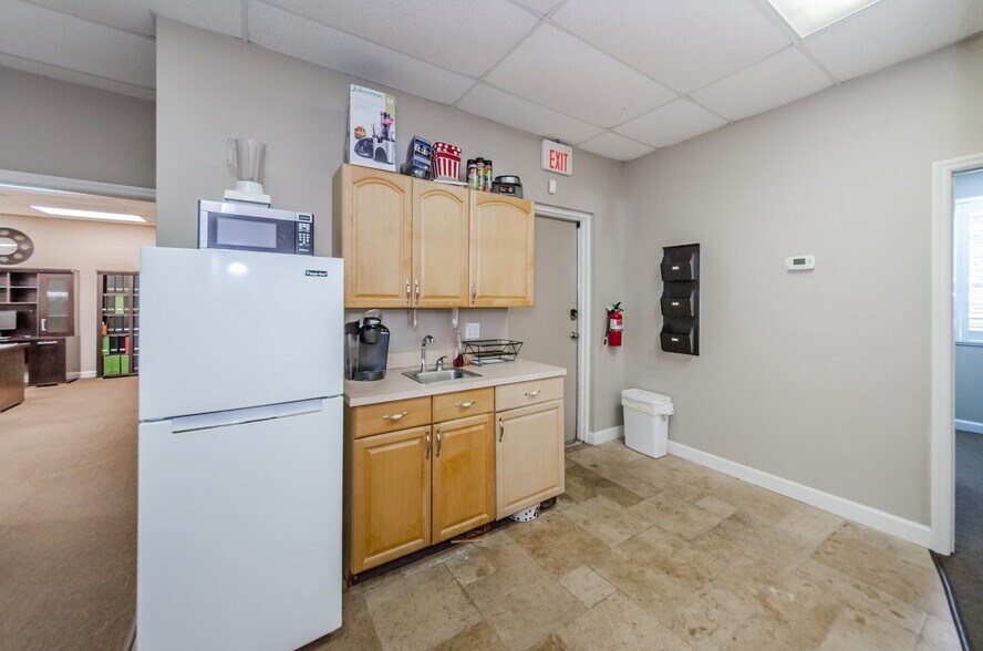 More Photos Of 5510 Roosevelt Blvd, Clearwater Office For Lease