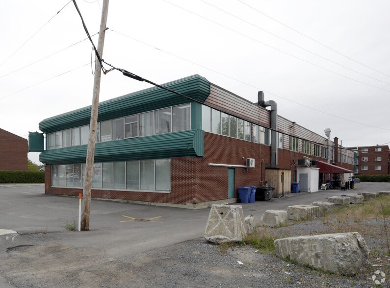 More Photos Of 2 Rue Plourde, Charlemagne Storefront Retail Office For Sale