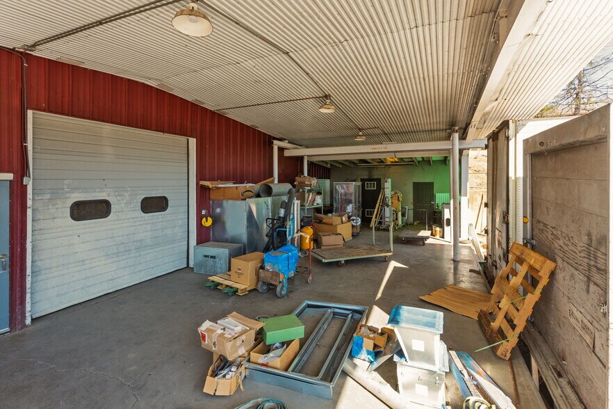 More Photos Of 710 4th St, Shenandoah Warehouse For Sale