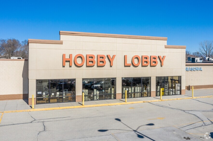 More Photos Of 1160-1300 E Army Post Rd, Des Moines Unknown For Lease