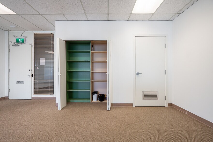 More Photos Of 550 Sixth St, New Westminster Office For Lease