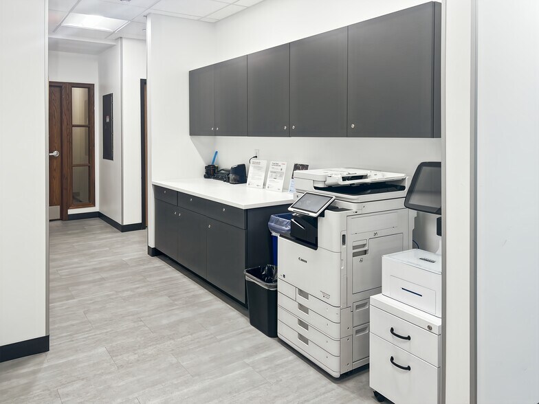 More Photos Of 2301 Sun Valley Dr, Delafield Coworking Space