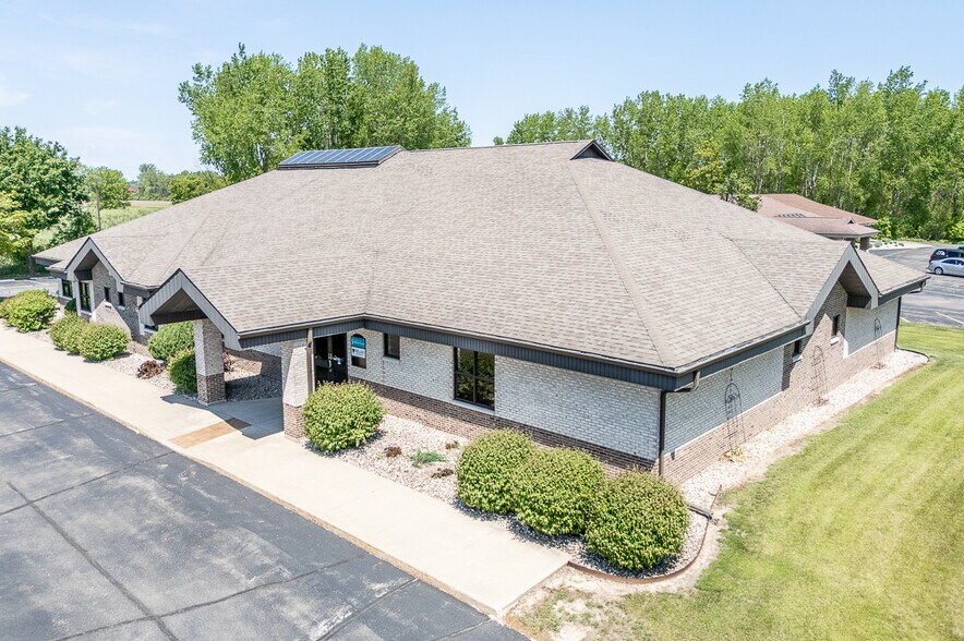 More Photos Of 1620 N Shawano St, New London Medical For Lease
