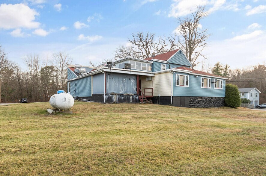 More Photos Of 251 Hampstead St, Methuen Flex For Sale