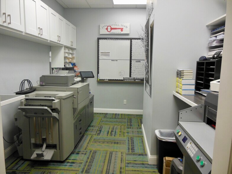 More Photos Of 503 E Summit, Crown Point Loft Creative Space For Lease