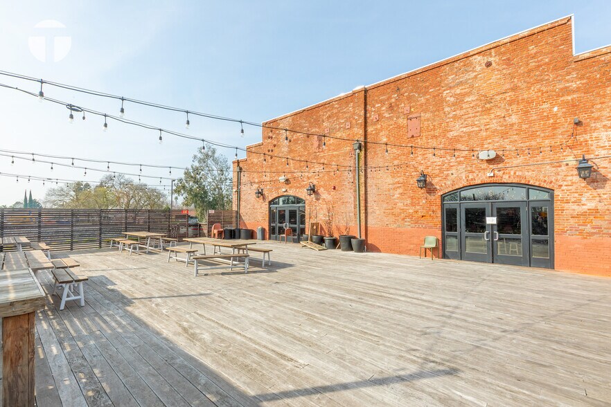 More Photos Of 9700 Railroad St, Elk Grove Restaurant For Lease