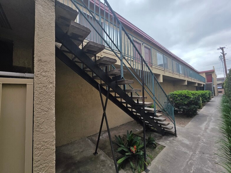 More Photos Of 420-422 S Birch St, Santa Ana Apartments For Sale
