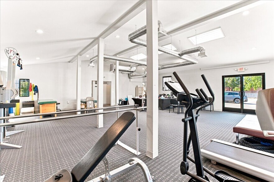 More Photos Of 2060 E Foothill Blvd, Pasadena Freestanding For Sale