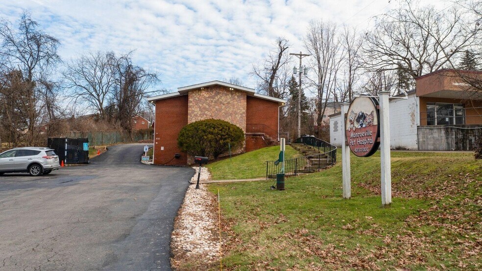 More Photos Of 232 Center Rd, Monroeville Veterinarian Kennel For Sale