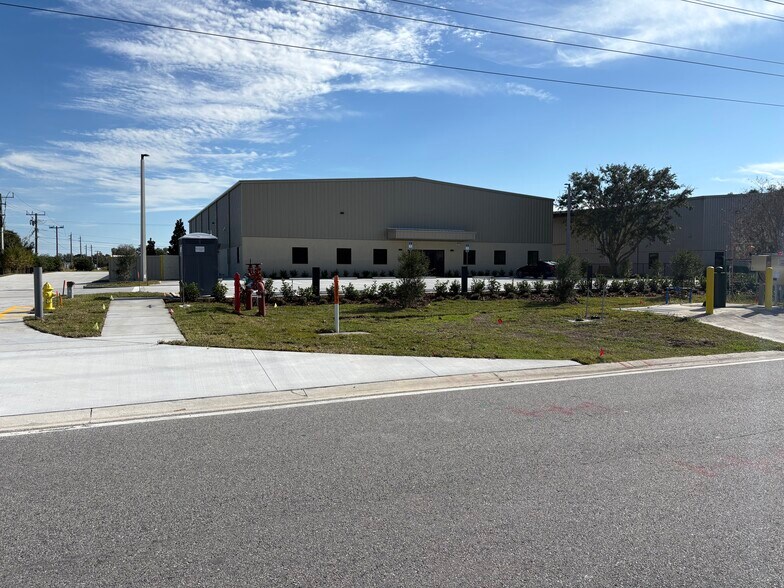 More Photos Of 395 Hickman Dr, Sanford Industrial For Lease