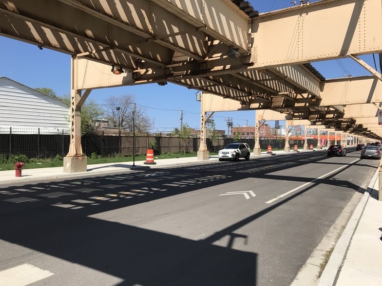 More Photos Of 1800 W Lake St, Chicago Light Manufacturing For Sale