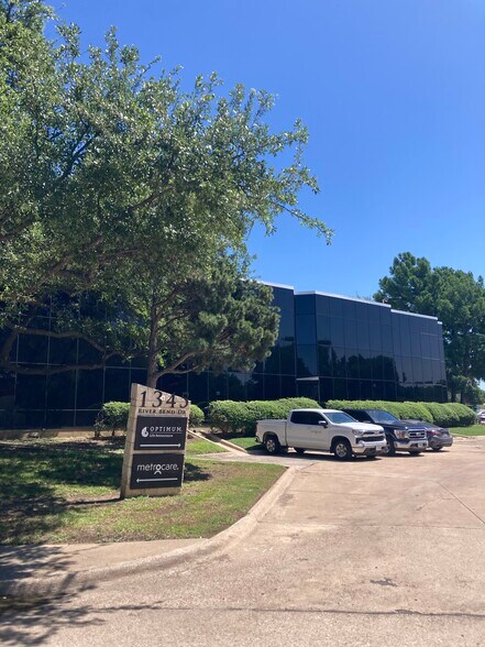 More Photos Of 1345 River Bend Dr, Dallas Office For Lease