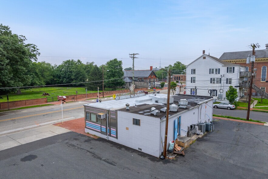 More Photos Of 113 W Broadway, Salem Restaurant For Sale