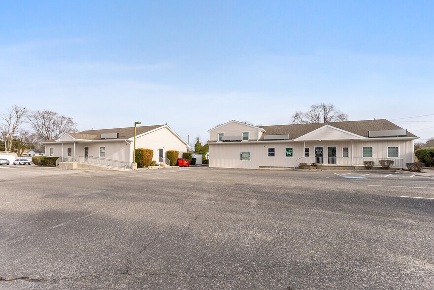 More Photos Of 2004 Bayshore Rd, Villas Medical For Sale