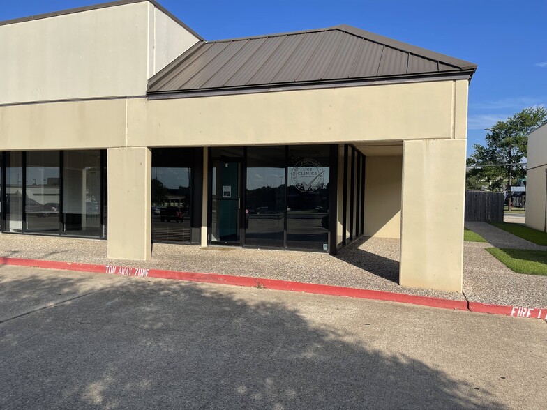 Primary Photo Of 404 University Dr E, College Station Storefront Retail Office For Lease