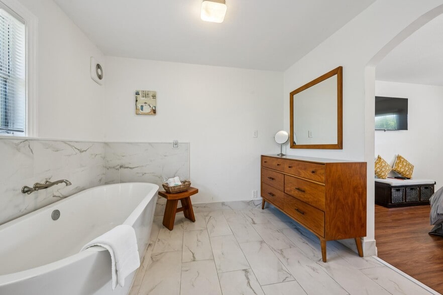 More Photos Of 1623 Lake St, Calistoga Hotel For Sale