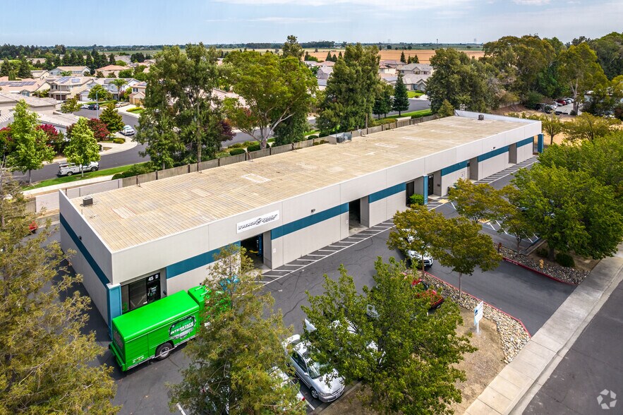 More Photos Of 45 Commerce Pl, Vacaville Service For Lease