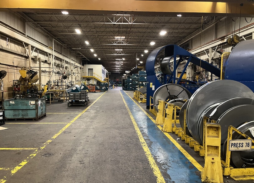 More Photos Of 15260 Common Rd, Roseville Manufacturing For Sale