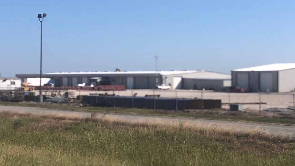 More Photos Of 6291 S Interstate Highway 37, Mathis Warehouse For Sale