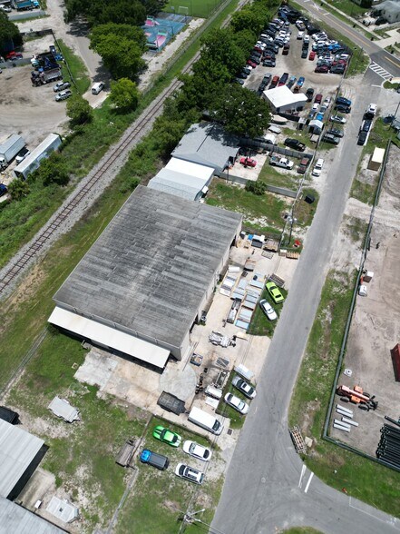 More Photos Of 4639 Lown St N, Saint Petersburg Manufacturing For Lease