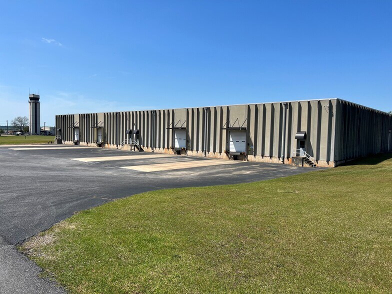 More Photos Of 7649 Airport Dr, Macon-Bibb Warehouse For Lease
