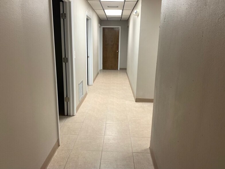 More Photos Of 5455 Spring Hill Dr, Spring Hill Office For Lease