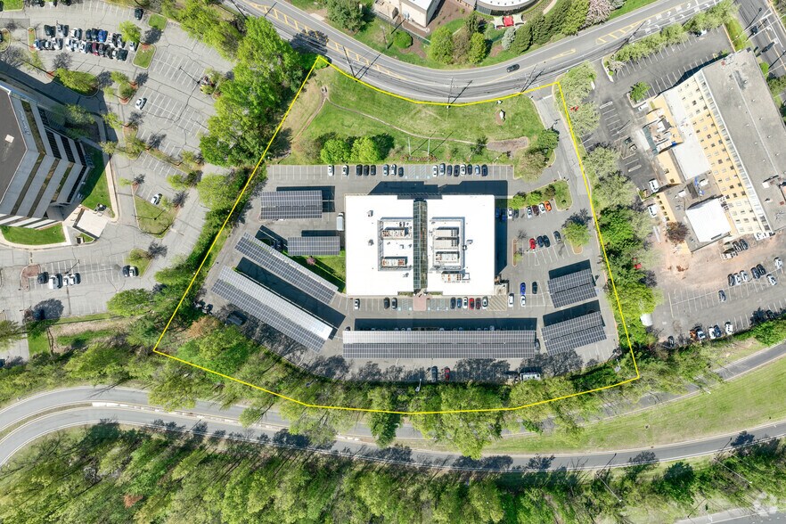 More Photos Of 80 Cottontail Ln, Somerset Office For Lease