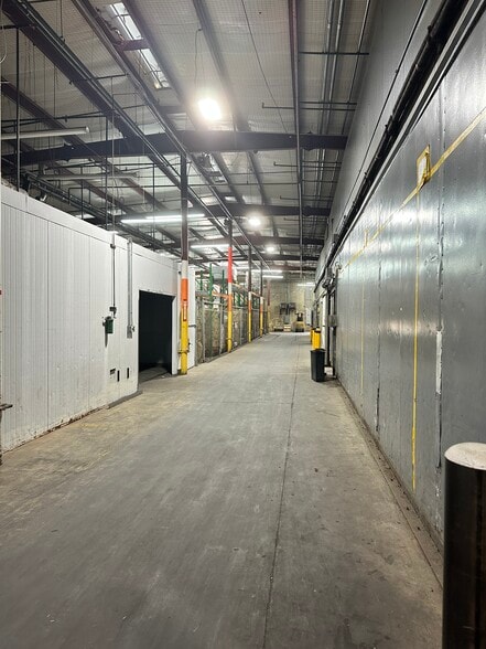 More Photos Of 3360 E Ajo Way, Tucson Warehouse For Lease