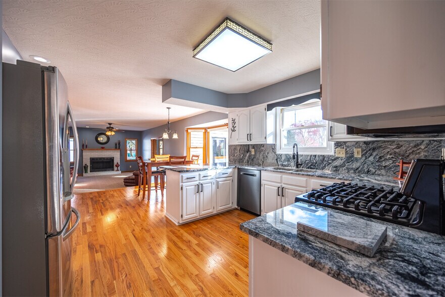 More Photos Of 49 Concord Ct, Johnstown Specialty For Lease