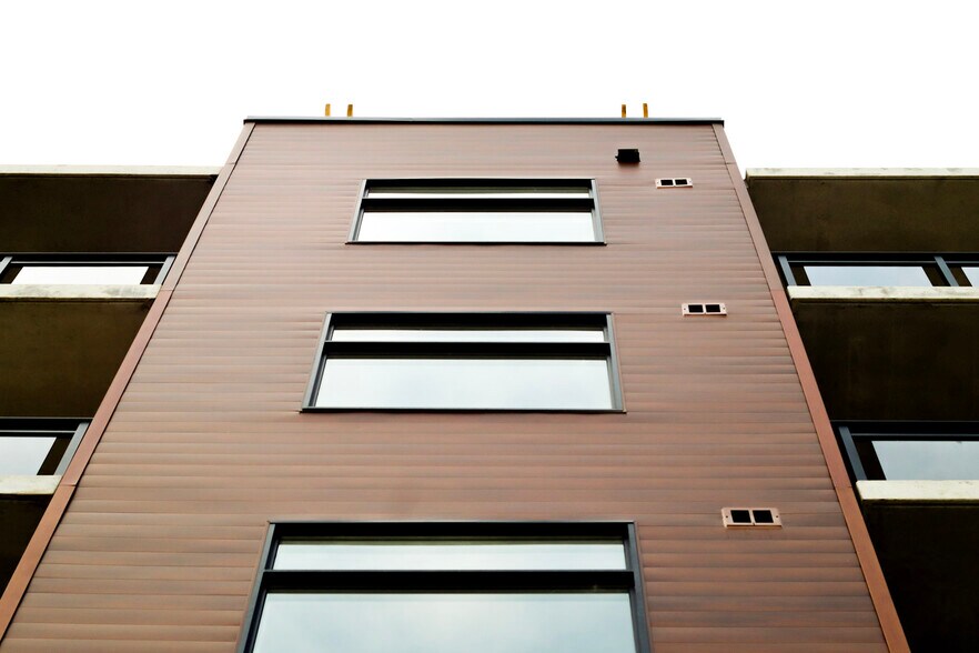 More Photos Of 16 Queen St W, Cambridge Apartments For Lease