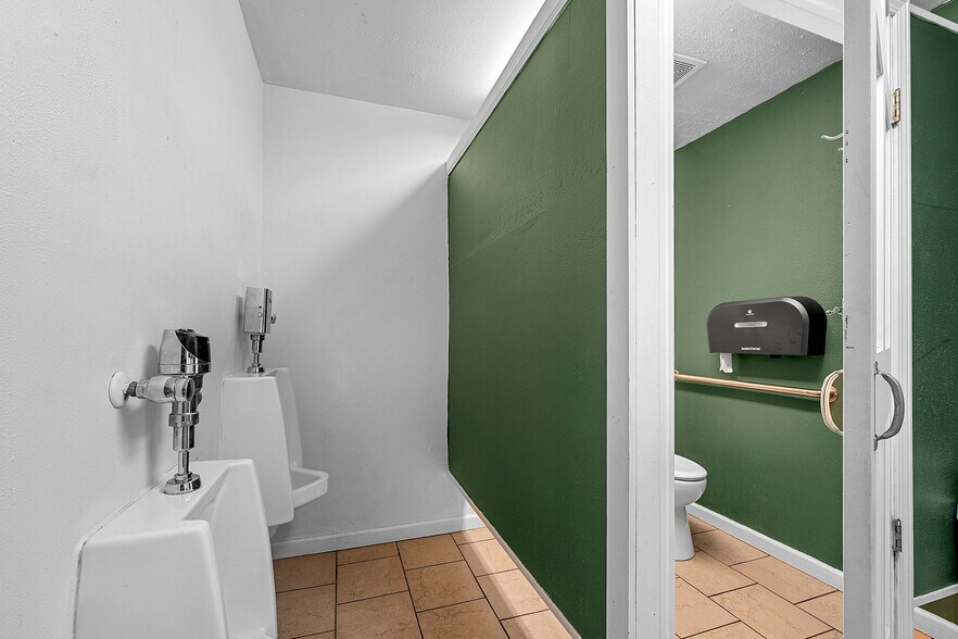 More Photos Of 326 Main St, Wausaukee Bowling Alley For Sale