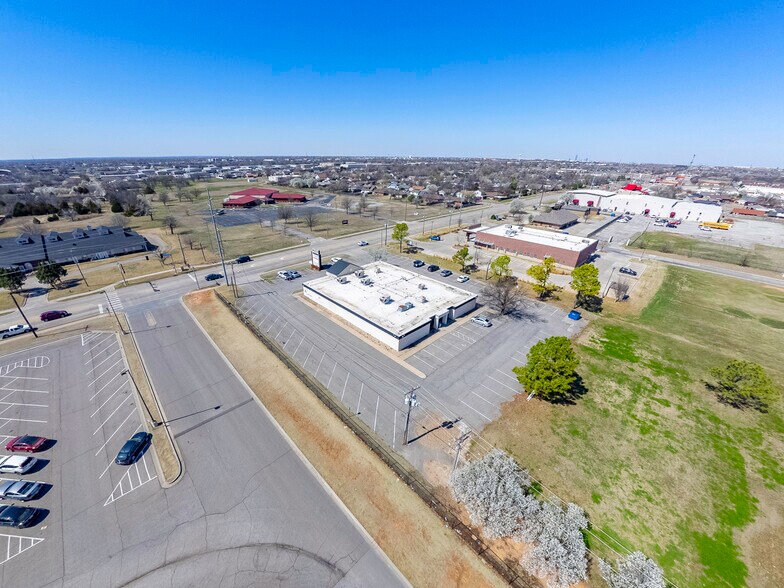 More Photos Of 400 N Eastern Ave, Moore Medical For Sale