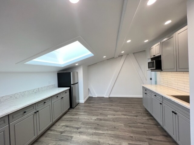 More Photos Of 1554 S Sepulveda Blvd, Los Angeles Office For Lease