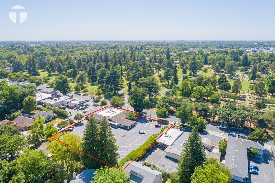 More Photos Of 2685 Riverside Blvd, Sacramento Funeral Home For Sale