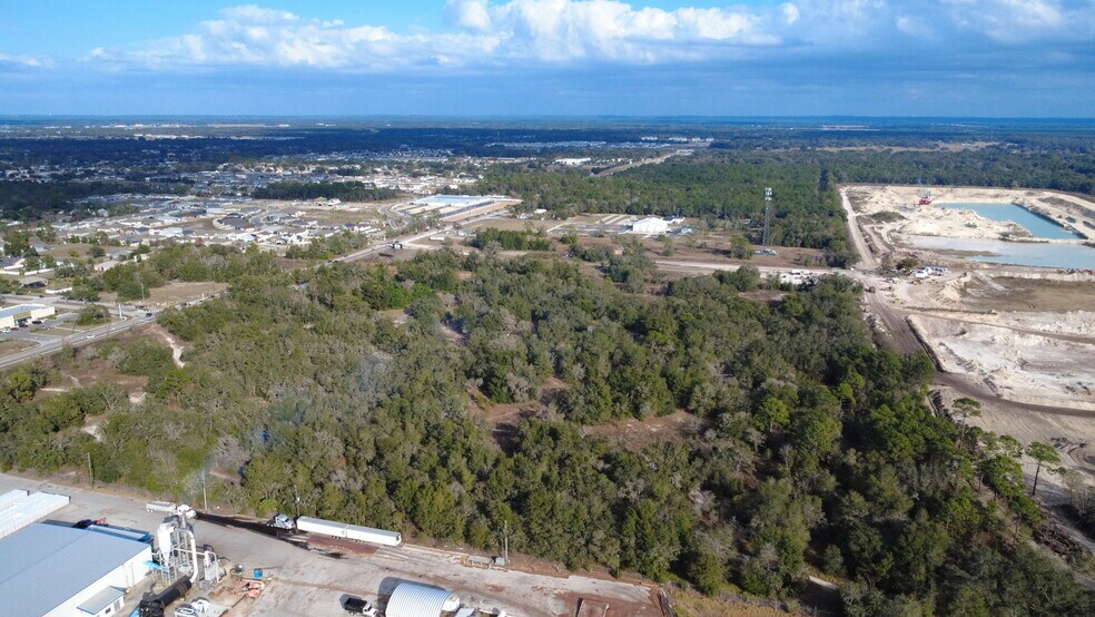 More Photos Of 18614 County Line Rd, Spring Hill Industrial For Lease