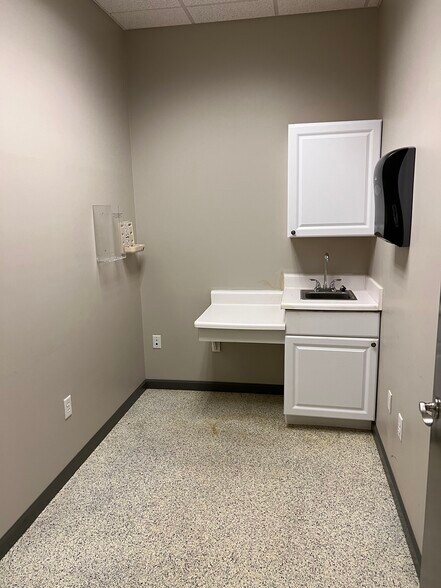 More Photos Of 14 Oak Forest Rd, Bluffton Medical For Lease