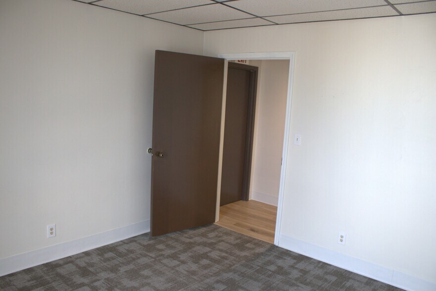 More Photos Of 1331 N Stewart Ave, Springfield Medical For Lease