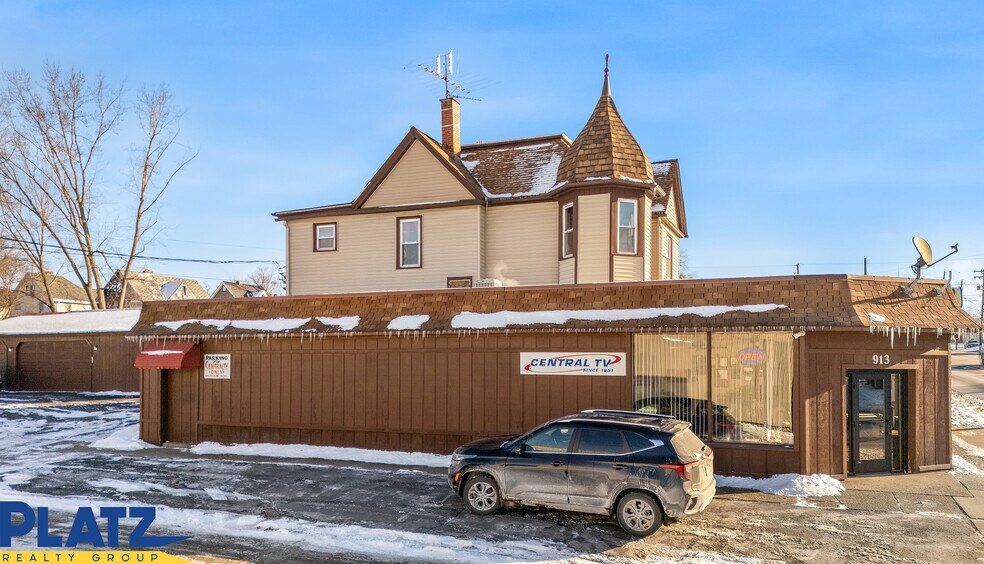 More Photos Of 913 E Market St, Warren Freestanding For Sale