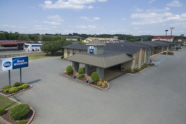 Primary Photo Of 2326 N Arkansas Ave, Russellville Hotel For Sale
