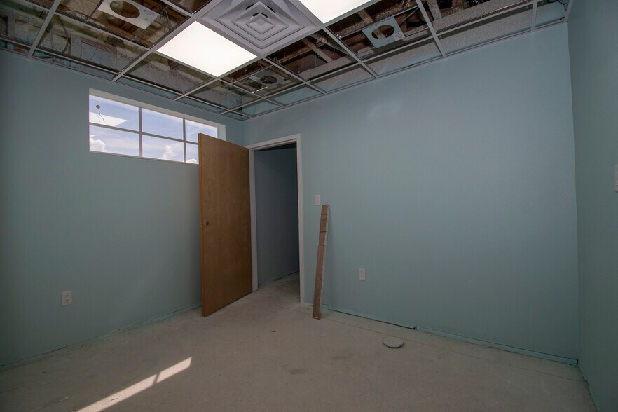 More Photos Of 4535 Tamiami Trl, Port Charlotte Office For Lease